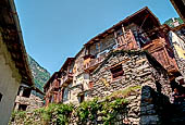 Val Bregaglia - Savogno. Le caratteristiche abitazioni in pietra.